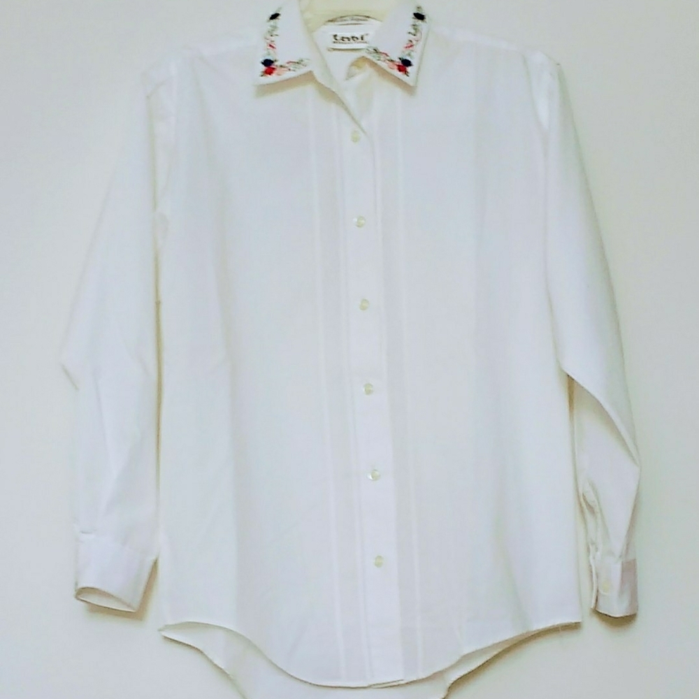 Tabi Blouse with Floral Embroidered Details Size S